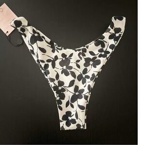 Skatie suzanne bikini bottom greenwich black and white floral